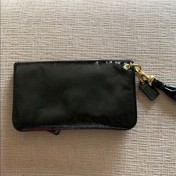 Coach Resort Black Patent Op-Art Wristlet - Picture 2 of 6